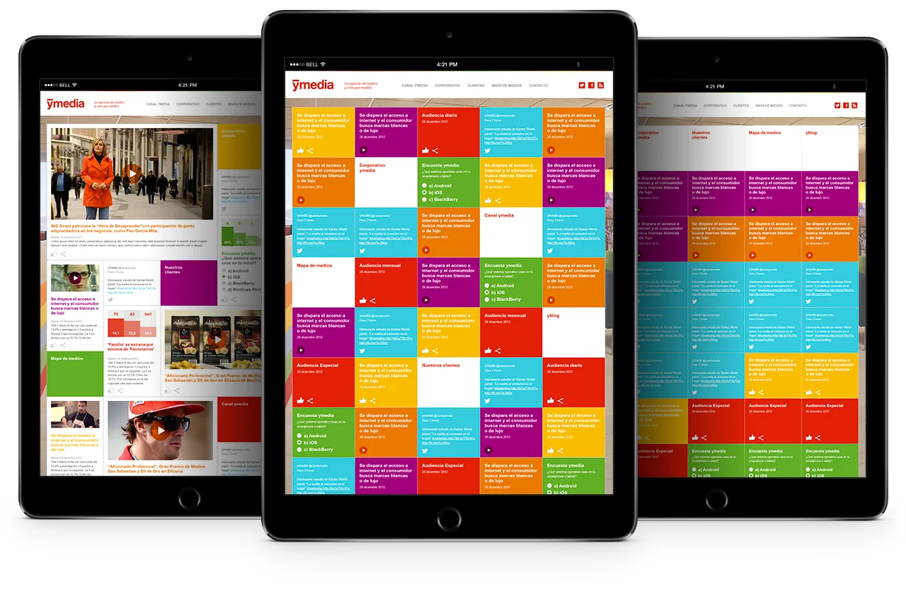 Tres tablets mostrando el mosaico de noticias de ymedia en distintos colores